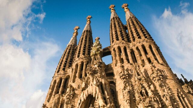 La_Sagrada_Familia_celebra_el_centenari_de_la_torre_que_Gaudi_va_veure_acabar.jpg