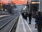 Els usuaris de Rodalies a Cerdanyola proven sort amb la represa del servei: “Hem de tenir una mica de fe”