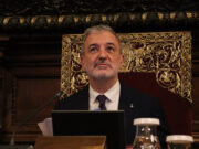 Collboni es compromet a portar al ple de març la modificació per prioritzar l’ús habitual i permanent de l’habitatge