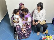 Les siameses mauritanes unides per l’abdomen fan vida normal dos anys després de ser separades a Sant Joan de Déu