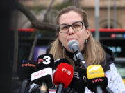 Metges en vaga apropen als ciutadans els motius de protesta: “Els esforços que fem treuen hores de vida”