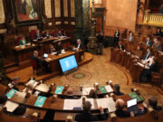 Barcelona aprova una declaració per reafirmar el compromís de la ciutat amb la igualtat i condemnar el racisme