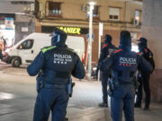 Agredeixen una treballadora que els havia enxampat robant i escapen amb el botí: El lladre té 55 antecedents policials
