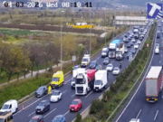 VÍDEO: Un accident a l’A-2 a Sant Feliu col·lapsa l’entrada a Barcelona i provoca greus retencions a Cornellà