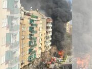 Espectacular incendi d’un autobús a la Sagrera: flames i tensió en ple carrer Berenguer de Palou