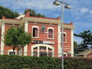 Ocupes a l’estació de Sant Joan Despí: vestíbual tancat, pixades i vidres trencats