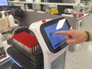 El Laboratori Clínic del Germans Trias prova un robot per al transport intern de mostres biològiques