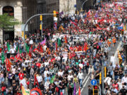 Milers de treballadors es manifesten pel Primer de Maig amb “tres grans reivindicacions”: “Pau, sostre i salari”