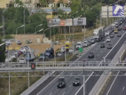 VÍDEO | El caos arriba a tocar de Cornellà: un camió i dos cotxes col·lapsen la B-23