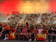 Pantalla gegant per seguir la semifinal del Mundial entre França i Espanya a Cornellà